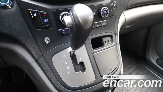 Hyundai Starex 2019 — фото 9