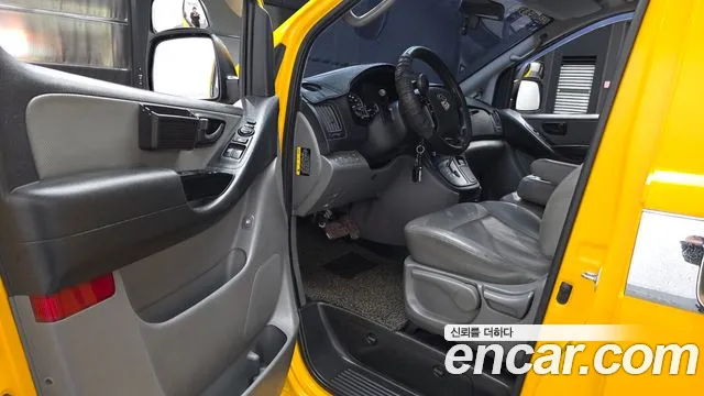 Hyundai Starex 2019 — фото 10