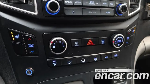 Hyundai Starex 2019 — фото 16