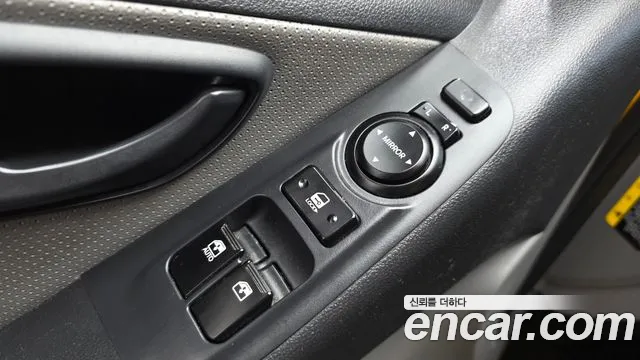 Hyundai Starex 2019 — фото 18