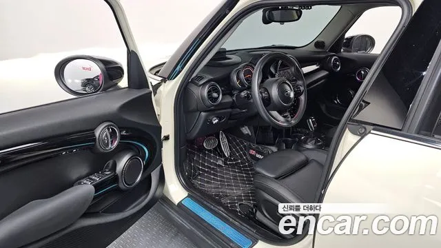 Mini Cooper 2020 — фото 13