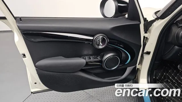 Mini Cooper 2020 — фото 14