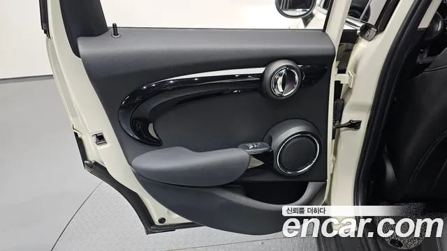 Mini Cooper 2020 — фото 15