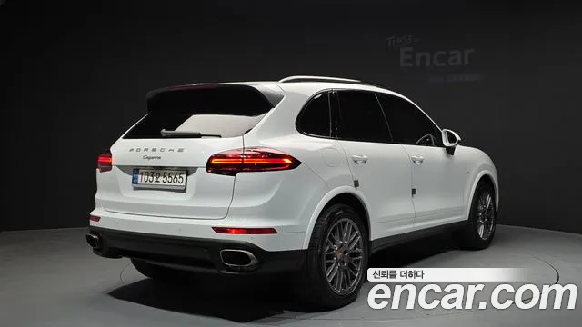 Porsche Cayenne 2017 — фото 2