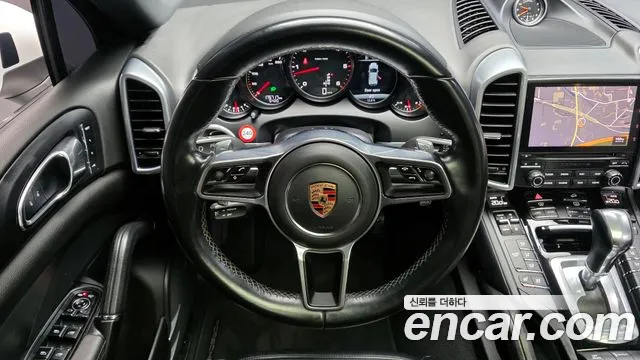 Porsche Cayenne 2017 — фото 13