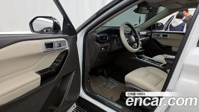 Ford Explorer 2021 — фото 13