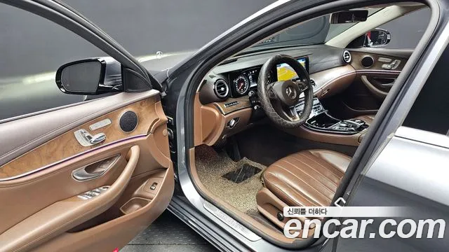 Mercedes-Benz E-Class 2017 — фото 10