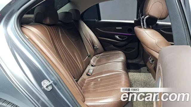 Mercedes-Benz E-Class 2017 — фото 11