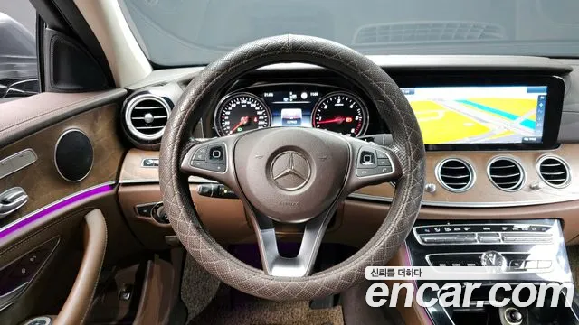 Mercedes-Benz E-Class 2017 — фото 12