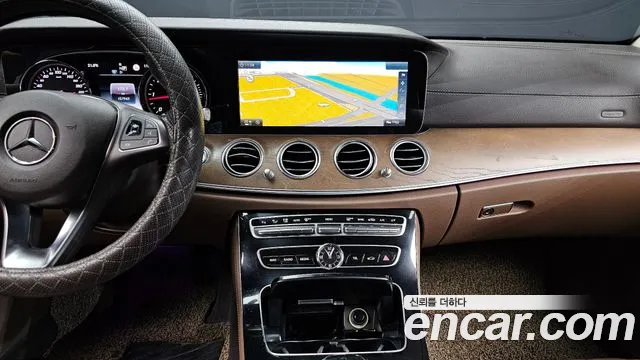 Mercedes-Benz E-Class 2017 — фото 13
