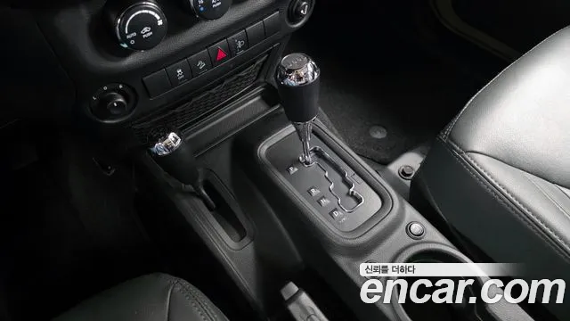 Jeep Wrangler 2016 — фото 11