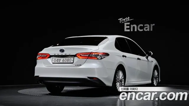 Toyota Camry 2018 — фото 2