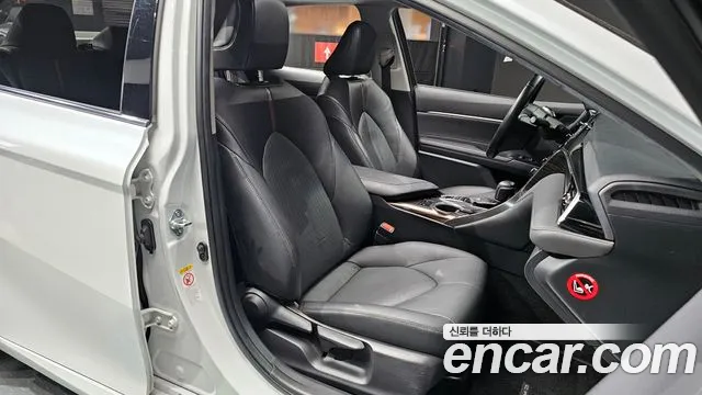 Toyota Camry 2018 — фото 11
