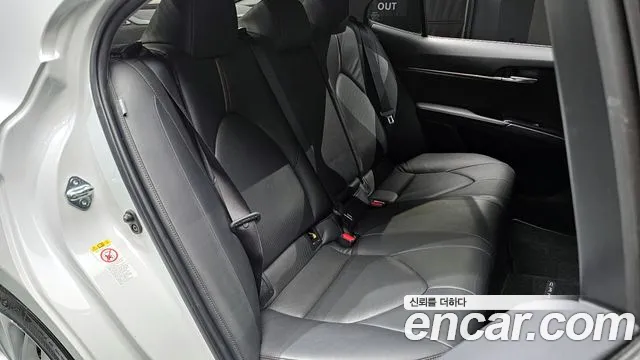 Toyota Camry 2018 — фото 12