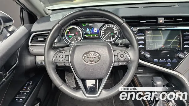 Toyota Camry 2018 — фото 13