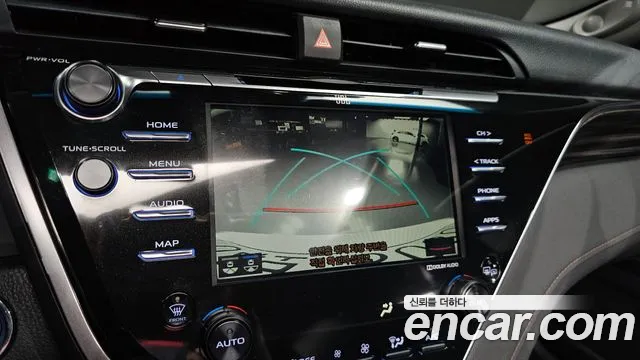 Toyota Camry 2018 — фото 17