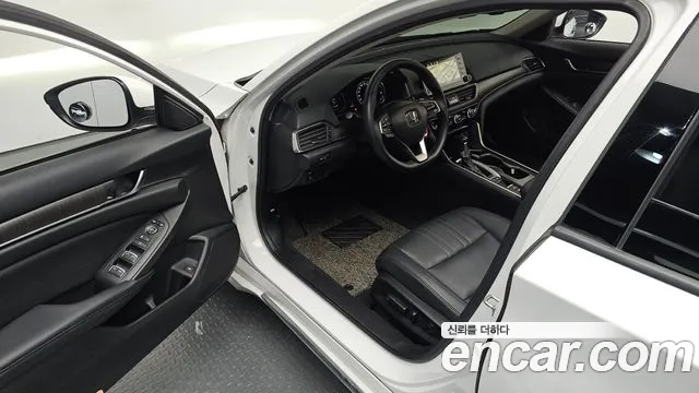 Honda Accord 2018 — фото 11