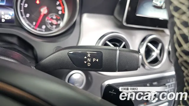 Mercedes-Benz GLA-Class 2018 — фото 11