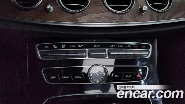 Mercedes-Benz E-Class 2017 — фото 16