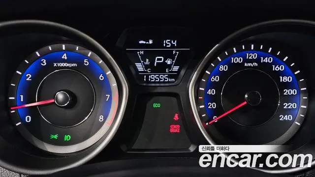 Hyundai AVANTE 2015 — фото 11