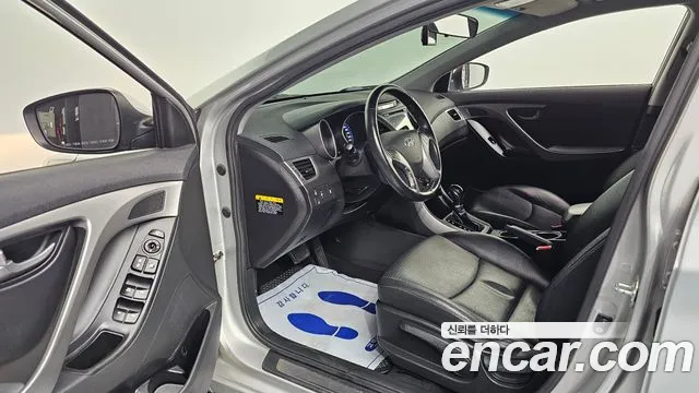 Hyundai AVANTE 2015 — фото 13