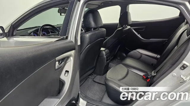Hyundai AVANTE 2015 — фото 17