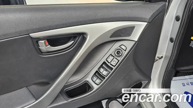 Hyundai AVANTE 2015 — фото 19