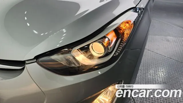 Hyundai AVANTE 2015 — фото 8