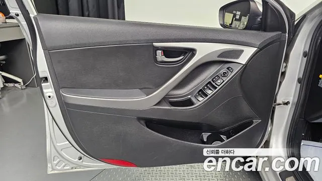 Hyundai AVANTE 2015 — фото 14