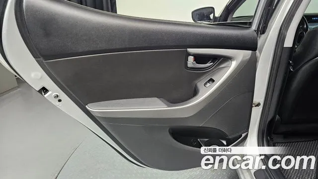 Hyundai AVANTE 2015 — фото 15