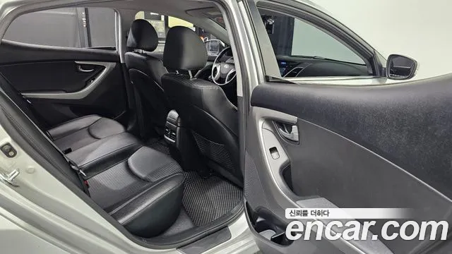 Hyundai AVANTE 2015 — фото 16
