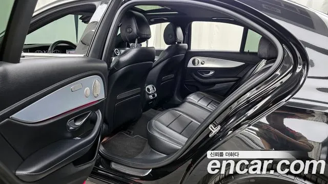 Mercedes-Benz E-Class 2021 — фото 16