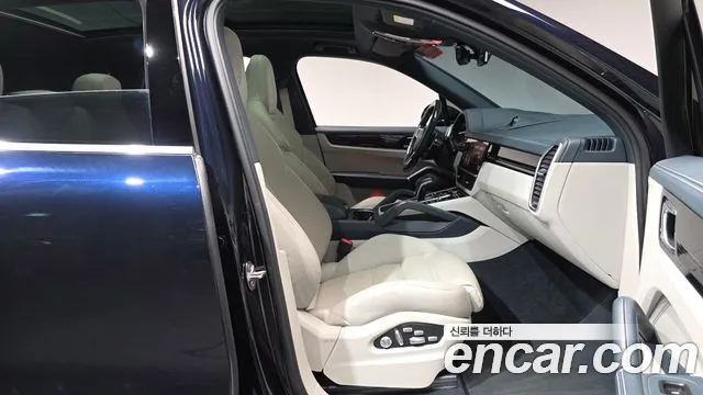 Porsche Cayenne 2021 — фото 15