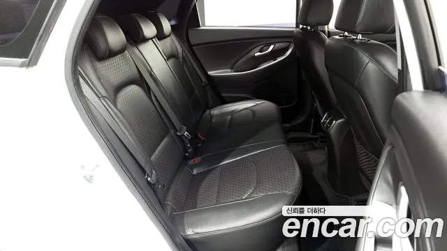 Hyundai i30 2018 — фото 12