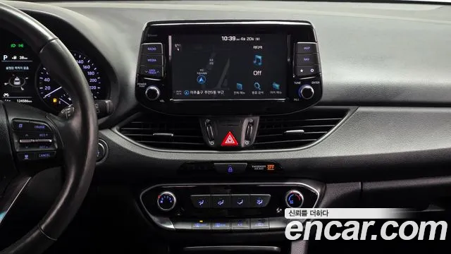 Hyundai i30 2018 — фото 14