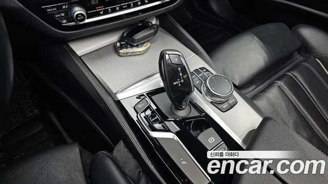 BMW 5-Series 2017 — фото 12