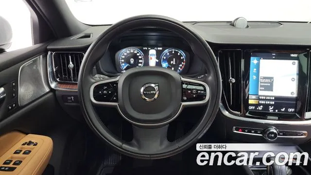 Volvo V60 2021 — фото 12