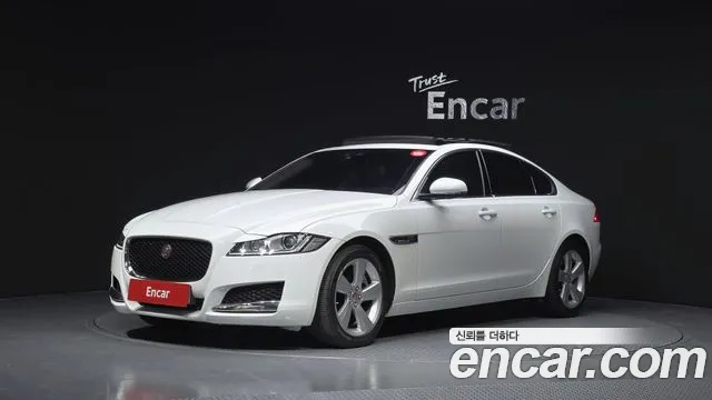 Jaguar XF 2018 — фото 1