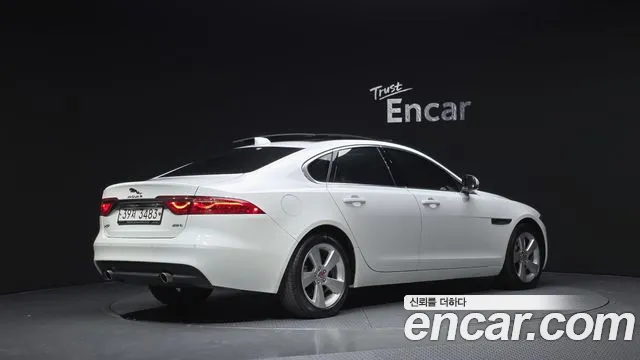 Jaguar XF 2018 — фото 2