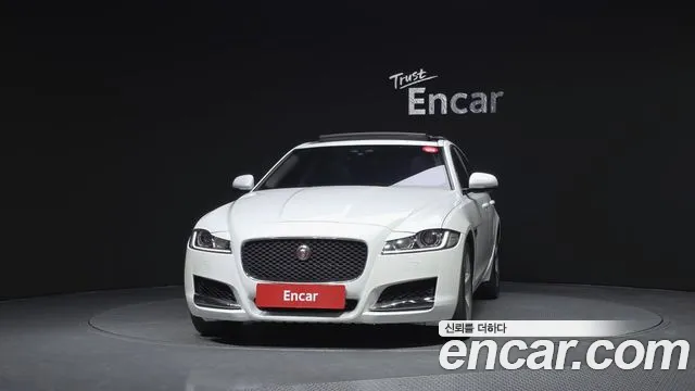 Jaguar XF 2018 — фото 3