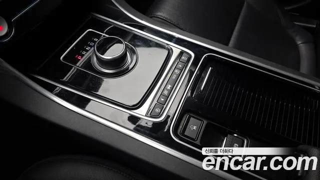 Jaguar XF 2018 — фото 12