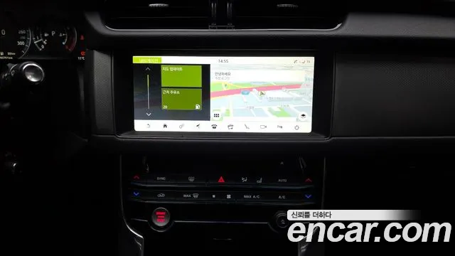 Jaguar XF 2018 — фото 20