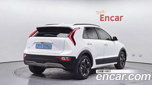 Kia Niro 2023 — фото 2