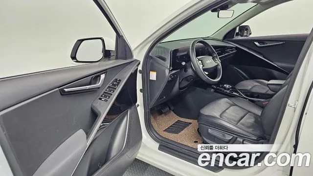 Kia Niro 2023 — фото 13