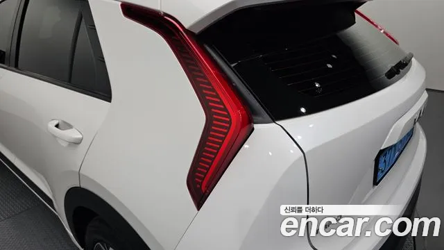 Kia Niro 2023 — фото 9