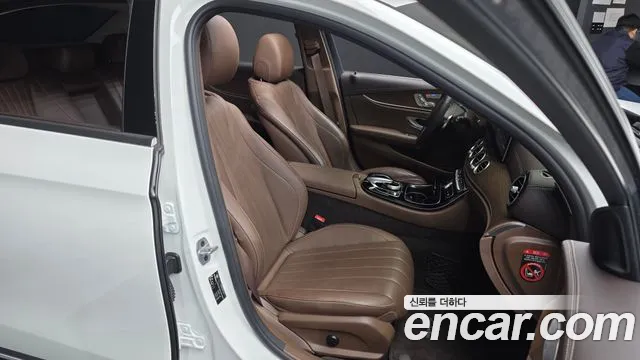 Mercedes-Benz E-Class 2018 — фото 12