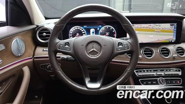 Mercedes-Benz E-Class 2018 — фото 13