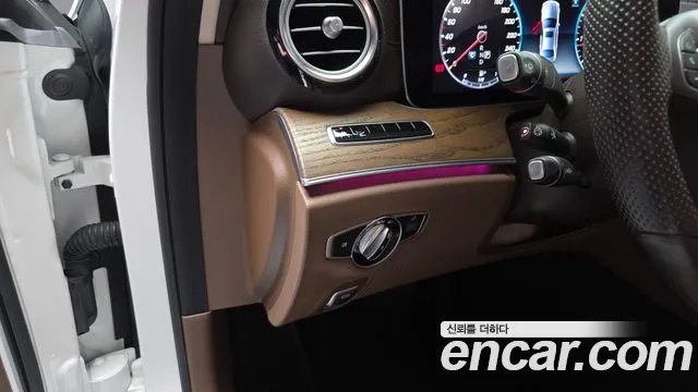 Mercedes-Benz E-Class 2018 — фото 14