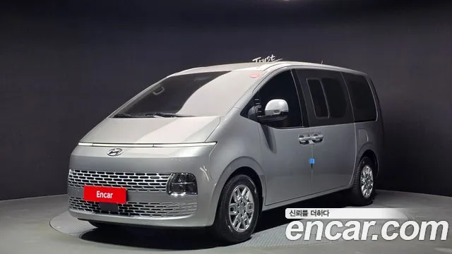 Hyundai Staria 2023 — фото 1
