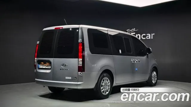 Hyundai Staria 2023 — фото 2